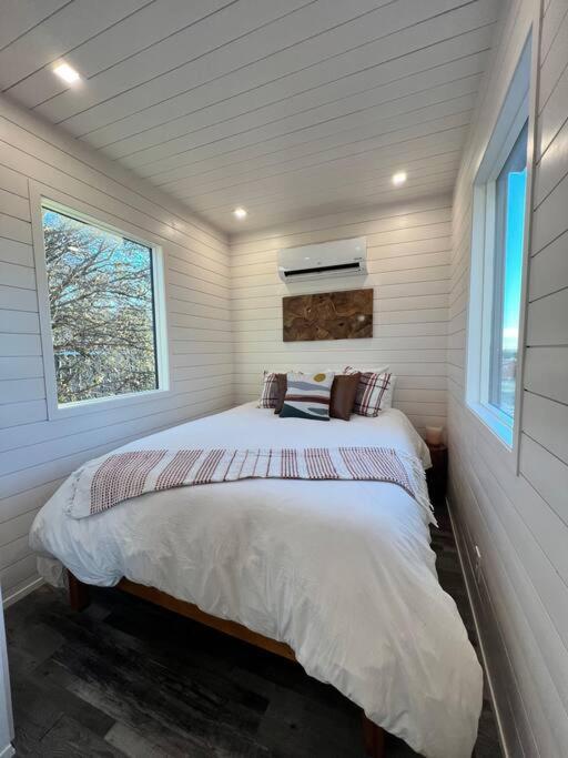 New The Flagship 2 Story Container Home 웨이코 외부 사진
