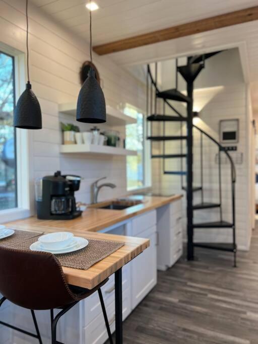 New The Flagship 2 Story Container Home 웨이코 외부 사진
